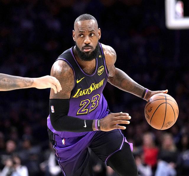 开云-塔图姆焦点对战，詹姆斯与90激战TL分钟，锐不可当胜负难料！