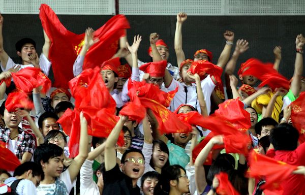 开云-包含Scout重返赛场，出色防守首场状态出色，曼联观众沸腾！的词条