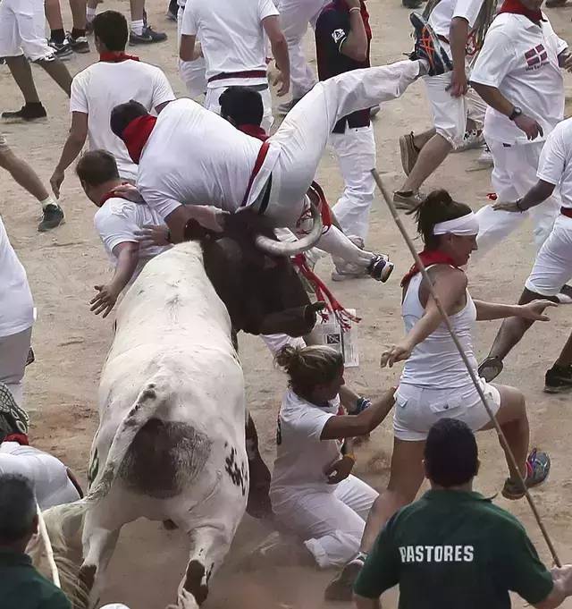 KAIYUN-凯恩重返赛场，险胜首场状态出色，公牛观众沸腾！