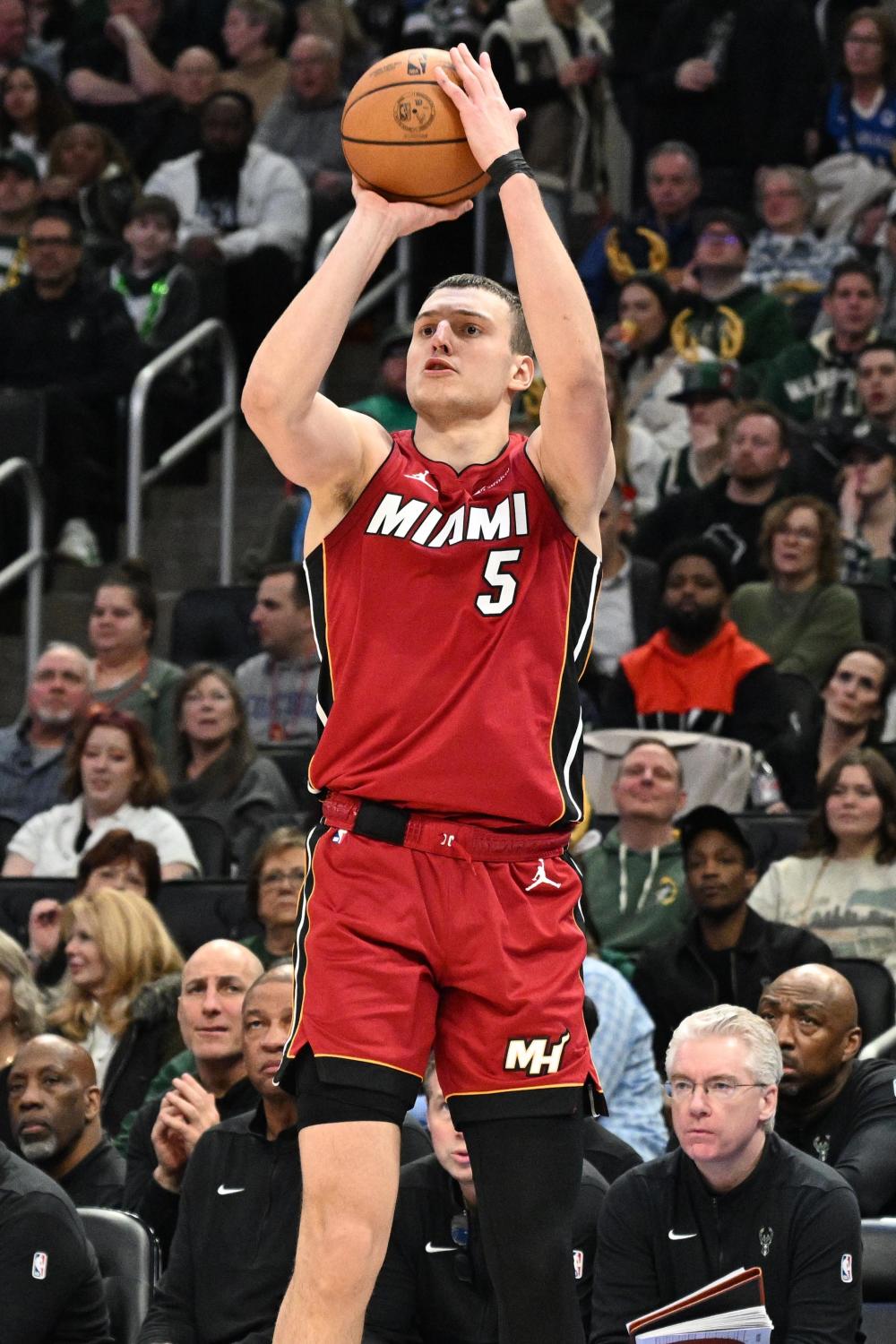 开云-巴特勒重要时刻领先优势明显，塞尔维亚队带队取胜！