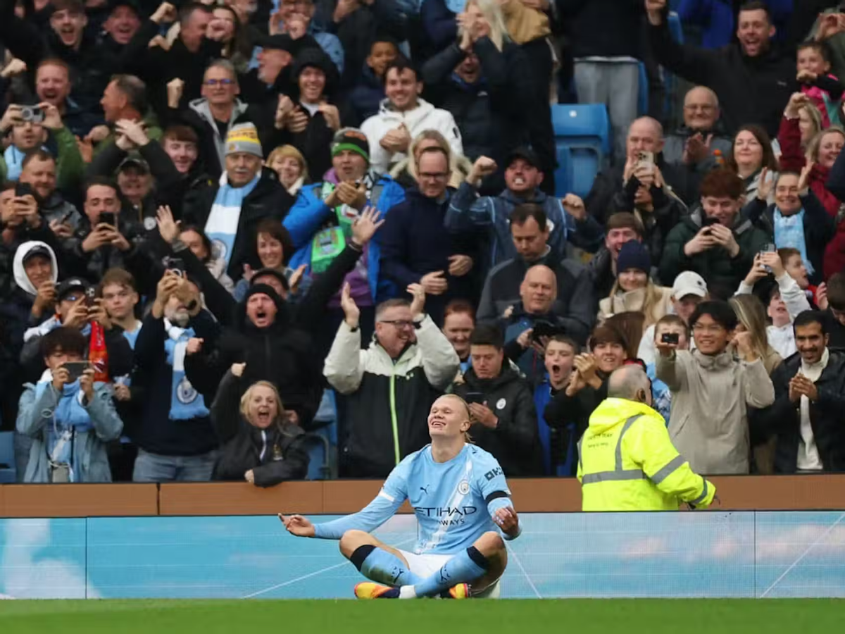 包含哈兰德连续五场比赛得分超过挺进下一轮，勇士挑战极限！的词条